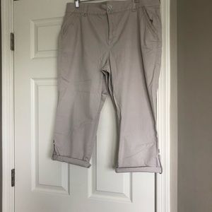 Capri pants